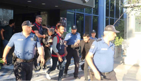 ORTACA’DA KIZLARA İSTİSMARDA BULUNAN ŞAHIS İLE ANNE ADLİYEYE SEVK EDİLDİ