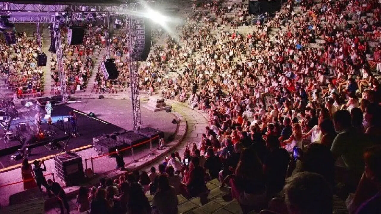 SERTAB ERENER BODRUM’DA YAZ TURNESİNE DAMGASINI VURDU!
