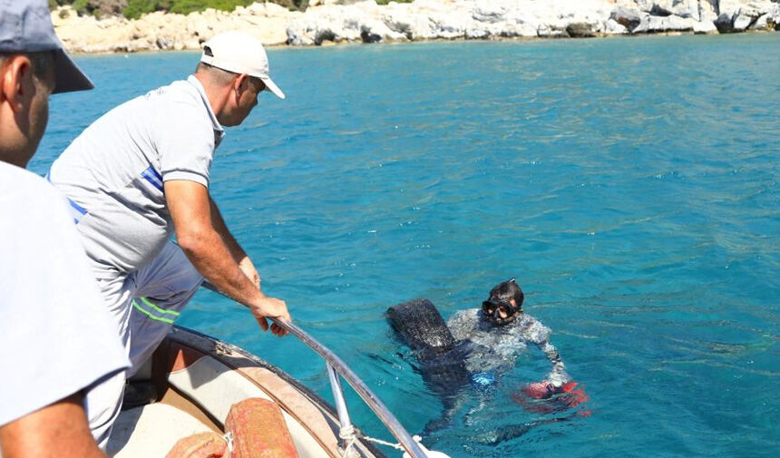 DENİZ DİBİ TEMİZLİĞİNİN BU YILKİ SON ETABI ÇİFTLİK KOYUNDA YAPILDI