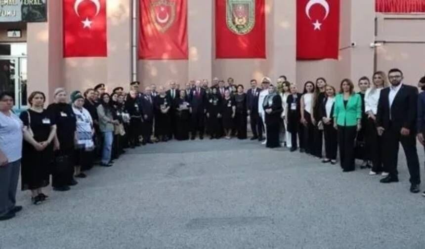 ERDOĞAN, KARABAĞ ŞEHİTLERİNİN AİLELERİYLE GÖRÜŞTÜ