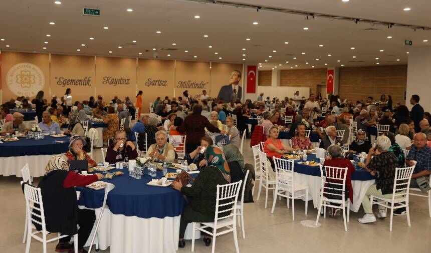 Başkan Aras: 100 yaş evlerimizin sayısını artıracağız