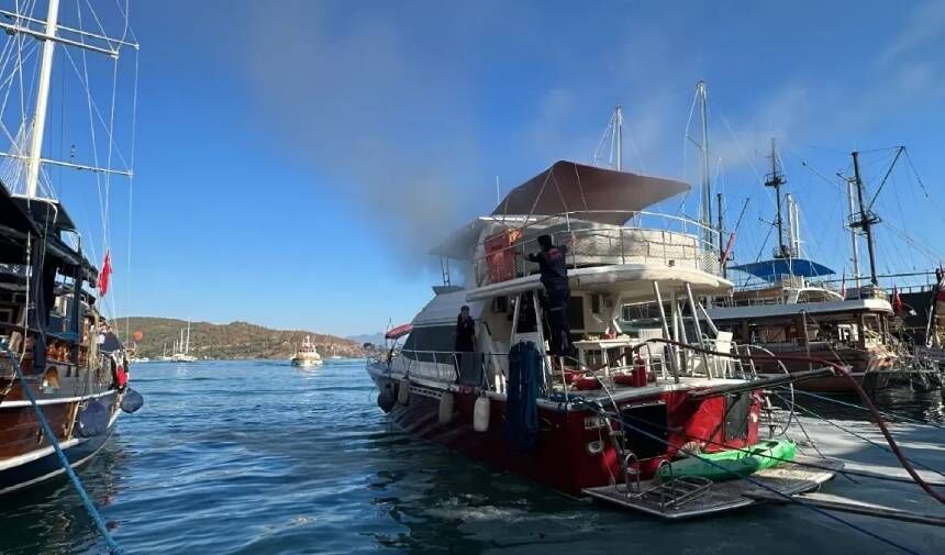 Belediyeye ait marinada bağlı bulunan teknede yangın!