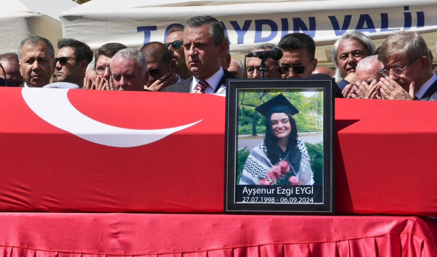 ÖZGÜR ÖZEL İLE NUMAR KURTULMUŞ ARASINDA CENAZEDEKİ GERGİNLİK KAMERALARA YANSIDI