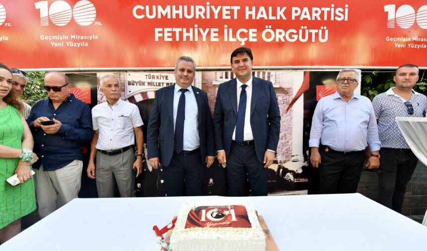 FETHİYE'DE CHP'NİN 101. YILDÖNÜMÜ ETKİNLİKLE KUTLANDI