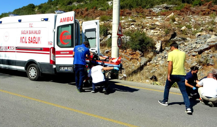 MOTOSİKLET SÜRÜCÜSÜ KASKSIZ ARKADAŞIYLA BİRLİKTE ÖLÜMDEN DÖNDÜ