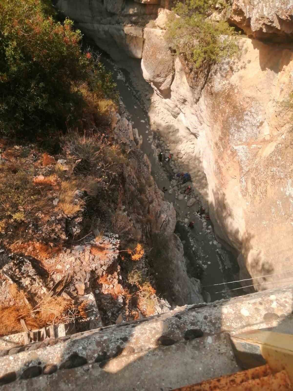 SAKLIKENT KANYONU’NDA MAHSUR KALAN 3 KİŞİ BÖYLE KURTARILDI