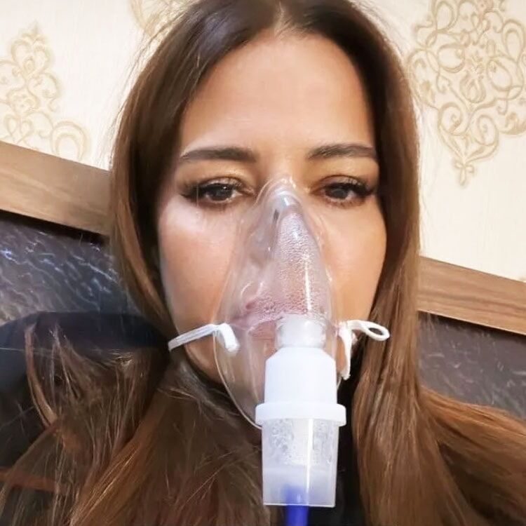 Ünlü şarkıcının konserine öksürük krizi engeli! Sahneye çıkamadı
