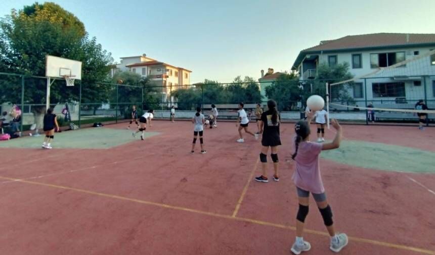 Ula'da kış dönemi spor okulları coşkulu bir açılış töreniyle başladı