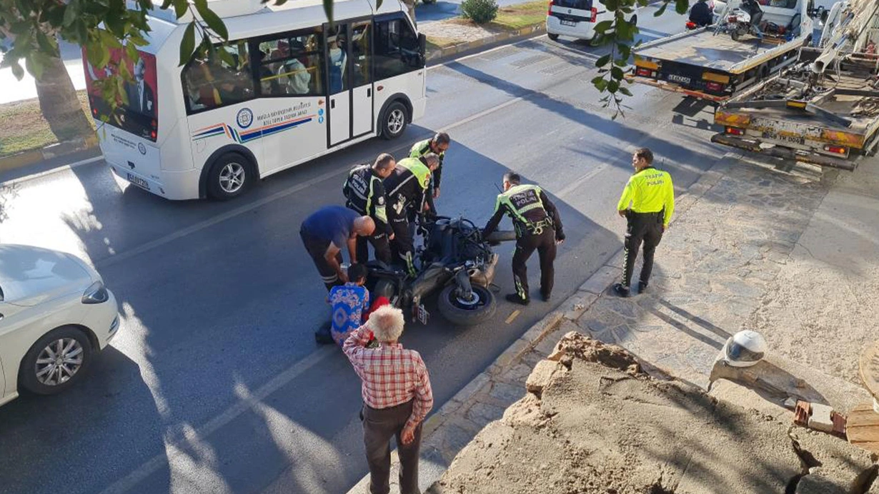 Bodrum'da kadın sürücüden polis motosikletine uçan tekme
