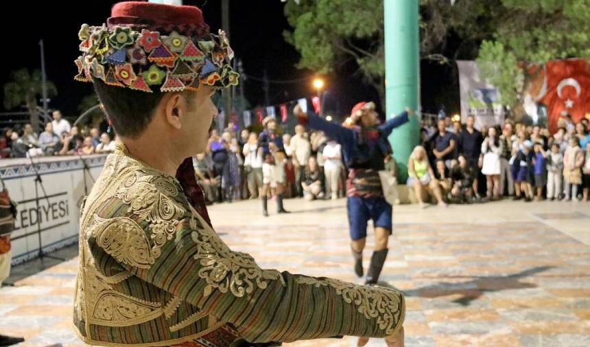 Uluslararası Halk Oyunları Festivali: Renkli ve coşku dolu anlara sahne oldu