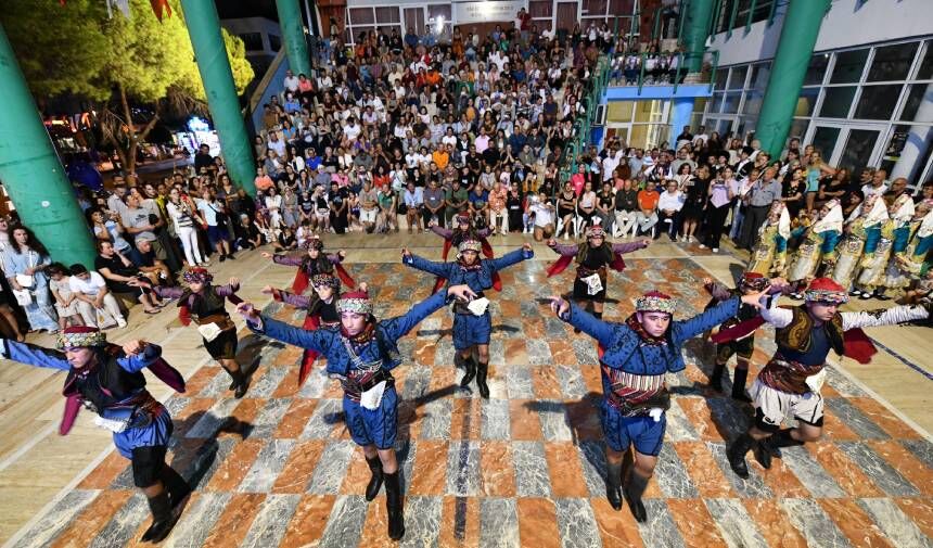 Uluslararası Halk Oyunları Festivali: Renkli ve coşku dolu anlara sahne oldu