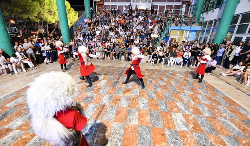Uluslararası Halk Oyunları Festivali: Renkli ve coşku dolu anlara sahne oldu