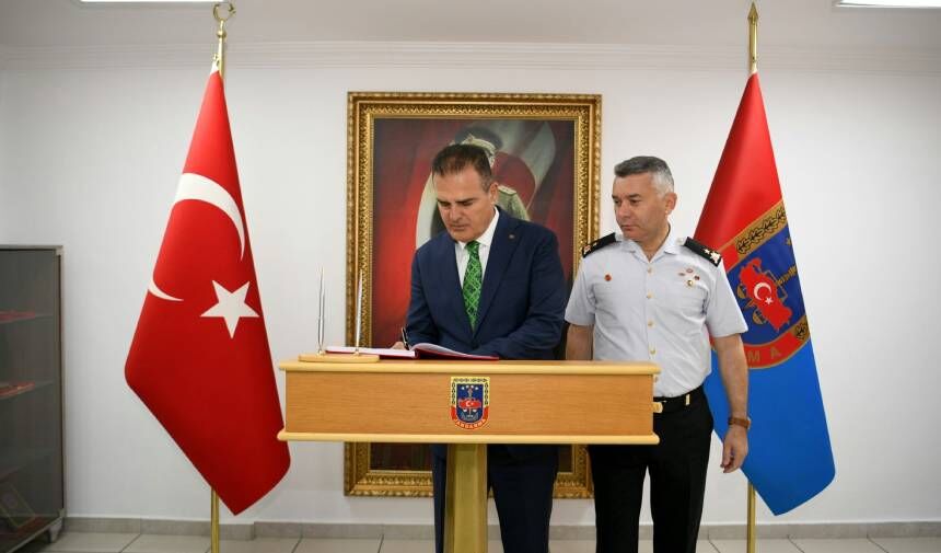 Vali İdris Akbıyık, Muğla İl Jandarma Komutanlığını ziyaret etti