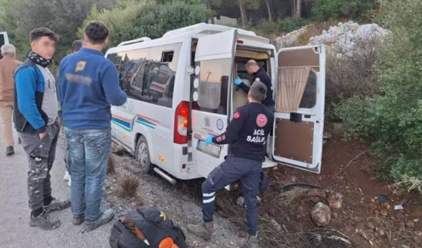 Bodrum'da yolcu minibüsü, şarampole düştü: 8 yaralı