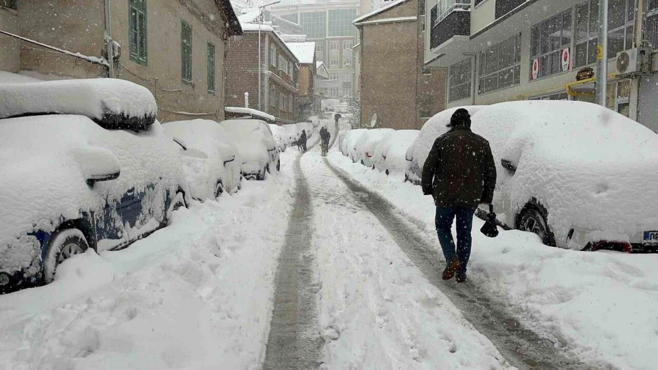 19 Aralık okullar tatil mi? Yarın 19 Aralık'ta Perşembe kar tatili olan iller