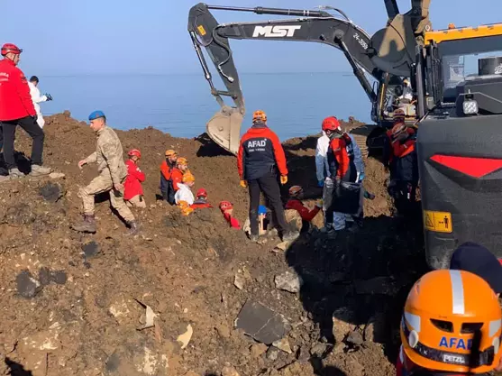 Artvin'deki heyelanın altından dram çıktı: 4 gencin cansız bedeni bulundu!
