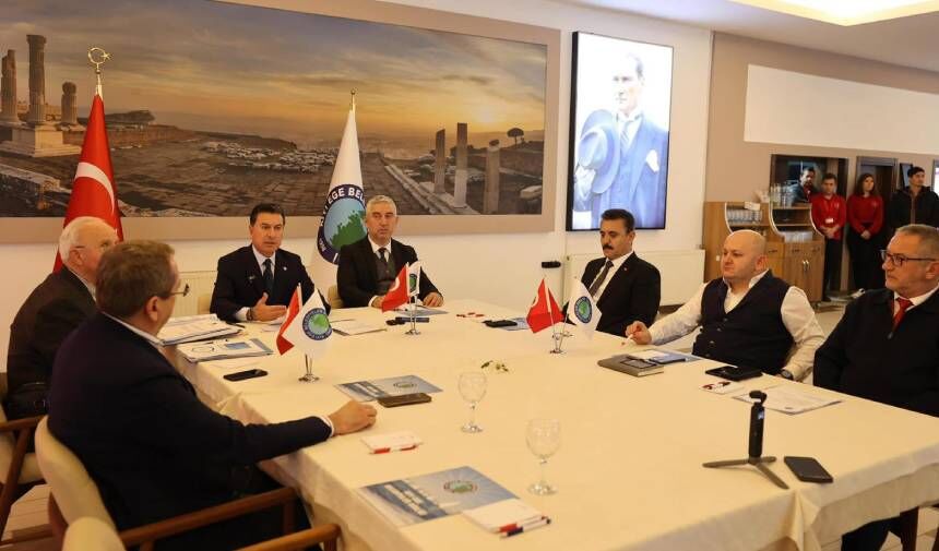 Ahmet Aras'ın başkanı olduğu Kıyı Ege Belediyeler Birliği, Bergama’da toplandı