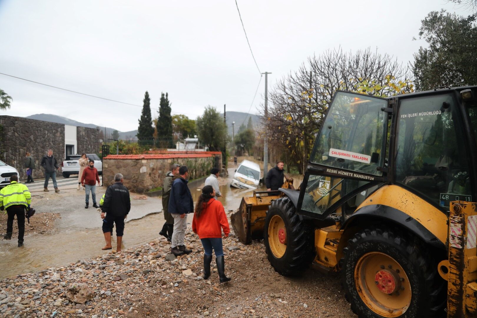 Bodrum Belediyesi'ne bağlı ekipler yağmur mesaisinde!