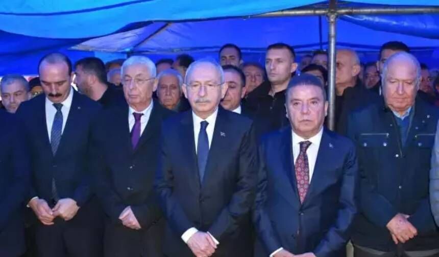 Kemal Kılıçdaroğlu ve eşi, dünürlerinin cenaze törenine giderken trafik kazası geçirdi