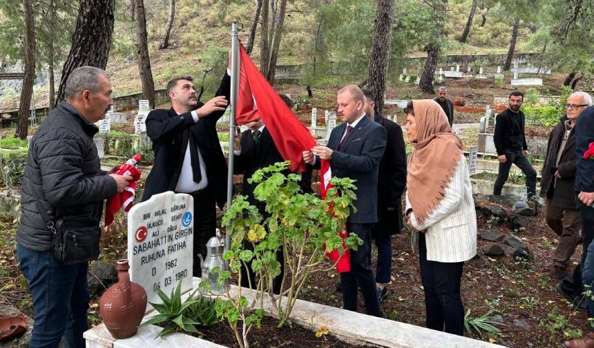 MHP Muğla İl Başkanı Burak Demirel, Ülkücü Şehitlerin mezarlıklarını ziyaret etti