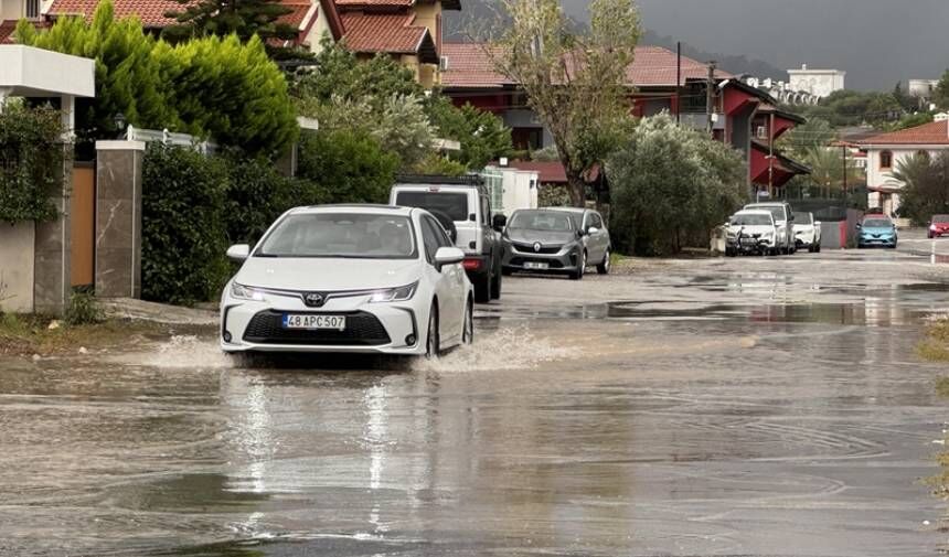 Muğla sağanağa teslim: Marmaris, Menteşe ve Ula'da hayat felç oldu