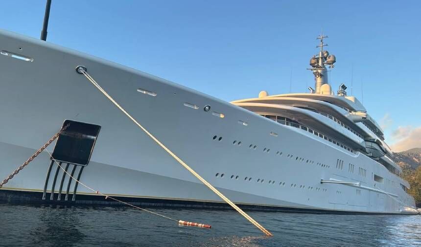 3 yıldır Marmaris’te! Rus milyarder Abramoviç'in milyar dolarlık yatı, ne zaman demir alacak?