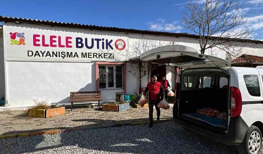 Menteşe'de yerel üreticilerden temin edilen 1 ton portakal dağıtıldı
