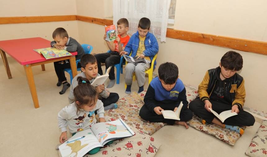 Muğla Büyükşehir Belediyesinin kırsalda açtığı çocuk kütüphanesi miniklerin yeni yuvası haline geldi