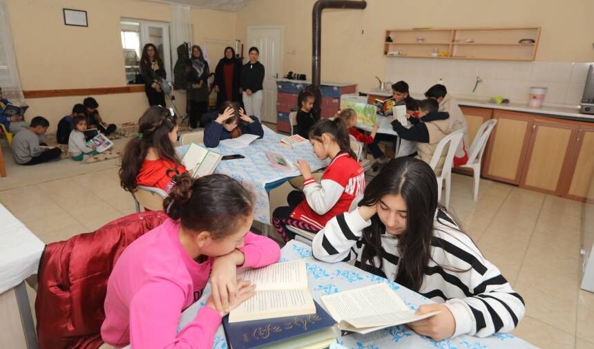 Muğla Büyükşehir Belediyesinin kırsalda açtığı çocuk kütüphanesi miniklerin yeni yuvası haline geldi