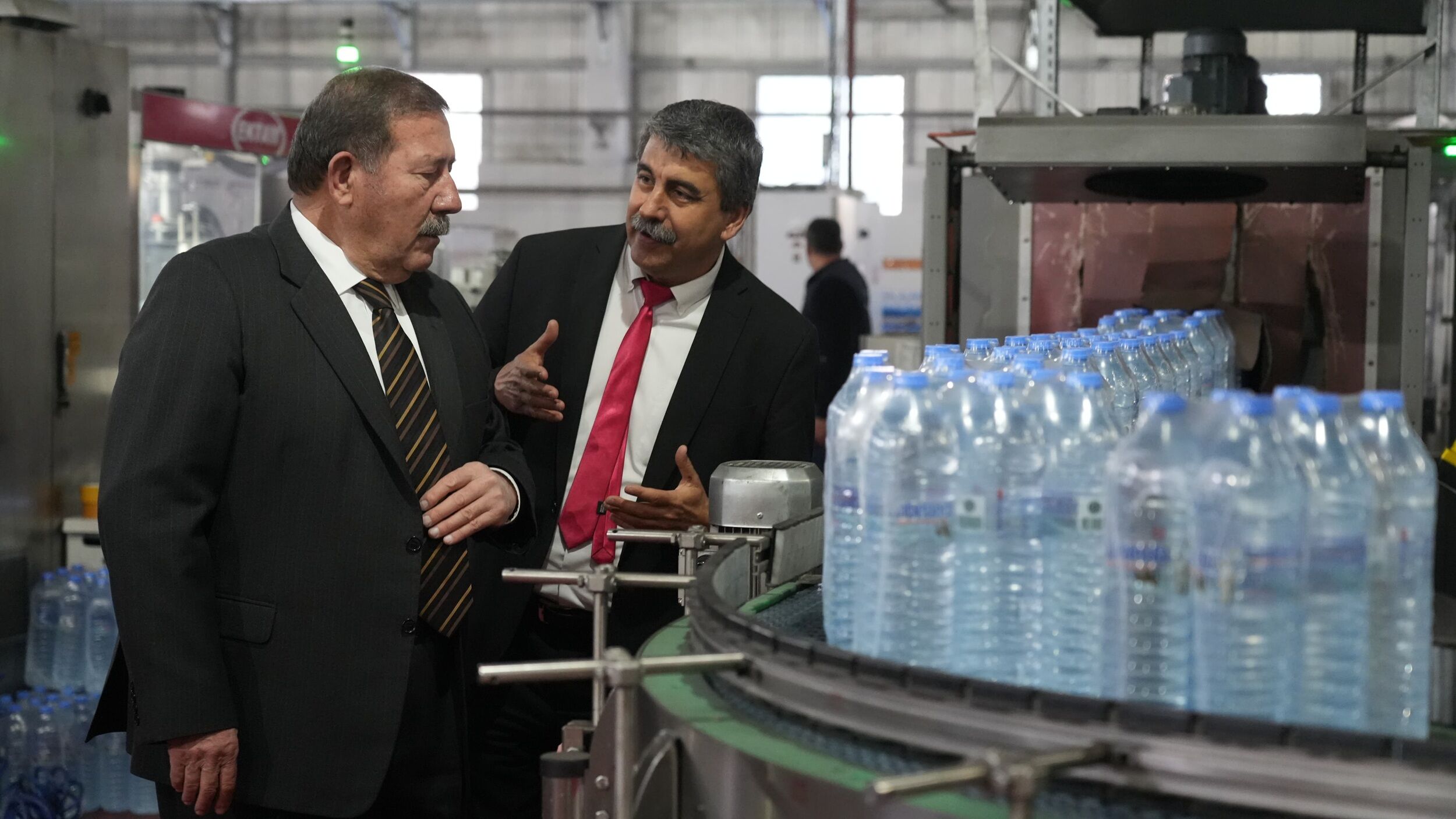 Belediye Başkanı Fevzi Topuz su fabrikasında incelemelerde bulundu