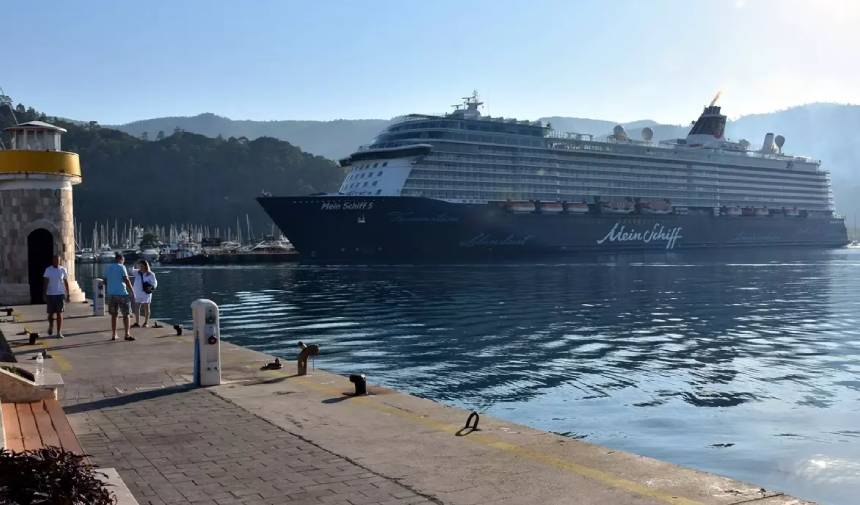 Mein Schiff 5 Kruvaziyeri 2 Bin 490 Yolcusuyla Marmaris'te (1)