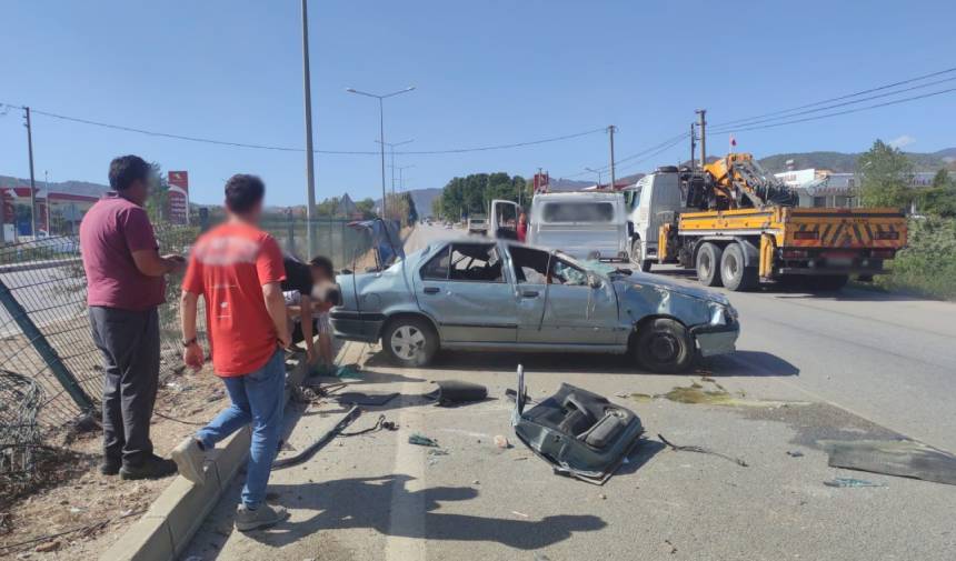 Seydikemer’de Otomobil Takla Attı Baba Ve Kızı Yaralandı (1)