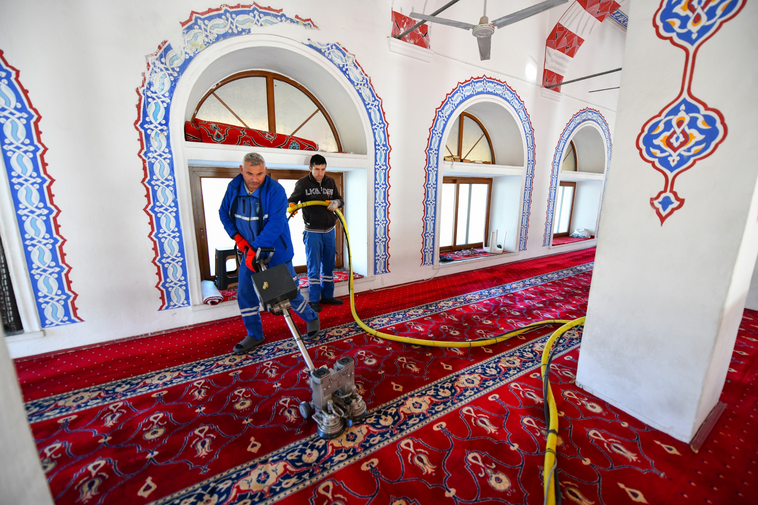 Ramazan Bayrami Öncesi̇ Cami̇ Temi̇zli̇ği̇ (8)