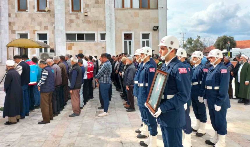 Köyceğiz'de Kore Gazisi Halil Avcı, Törenle Son Yolculuğuna Uğurlandı (1)