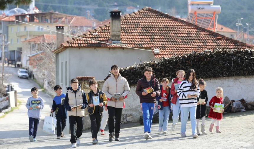 Muğla Büyükşehir Belediyesinin Kırsalda Açtığı Çocuk Kütüphanesi Miniklerin Yeni Yuvası Haline Geldi (1)