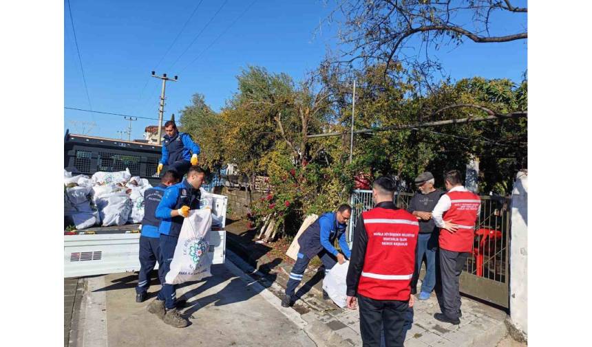 Muğla'da Soğuk Kış Günlerinde Ihtiyaç Sahiplerine Yakacak Yardımı (1)