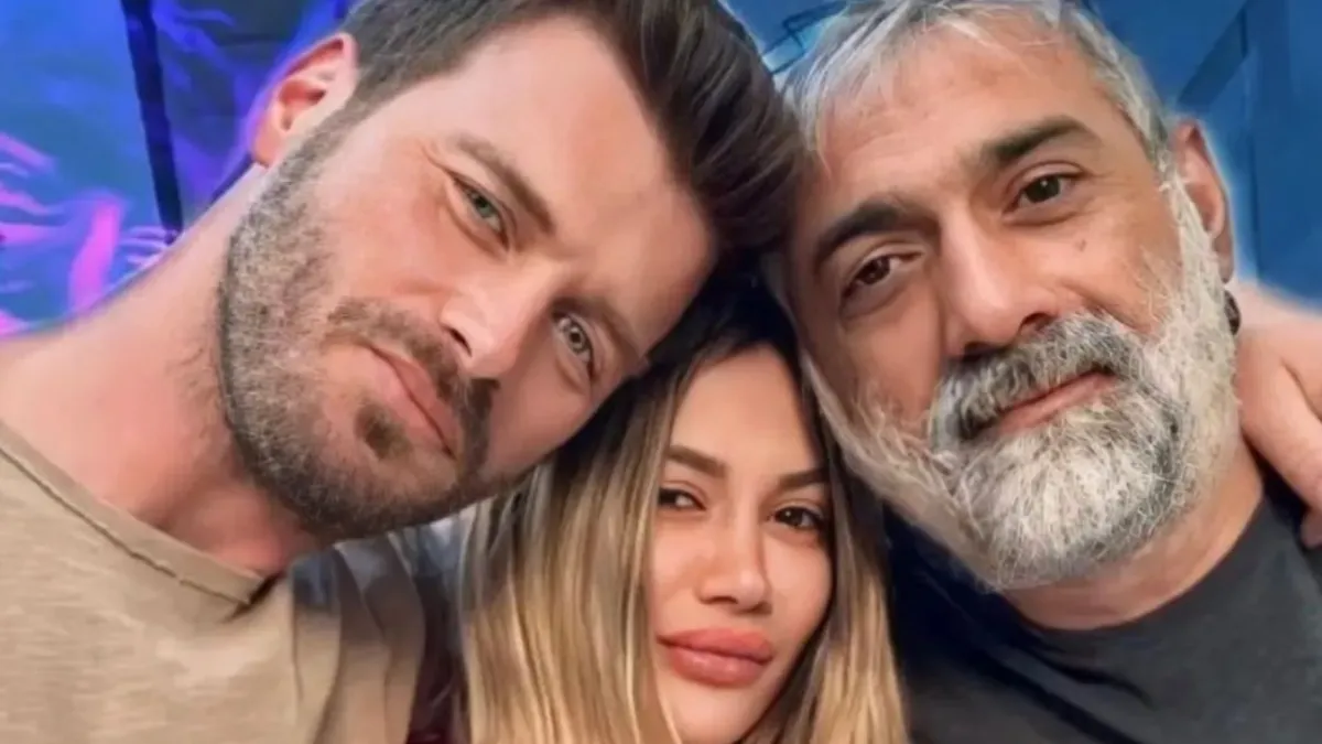 Kivanc Tatlitug Kardesleriyle Poz Verdi 75E75548