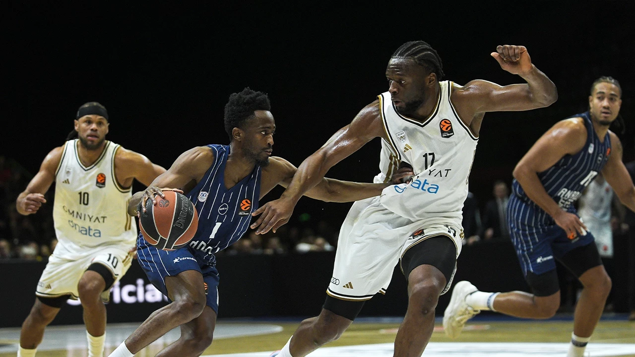 Anadolu Efes Dubaiyi Dagitti Cift Mac Haftasinda 2De 2 Agcp