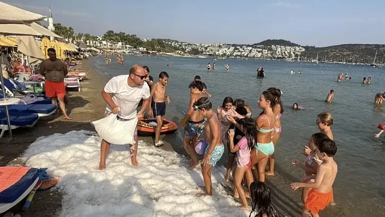 Bodrum Sahile Buz Döktü (1)