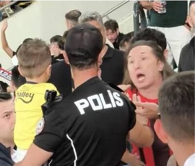 Japon Şenel Kendini Savundu (3)