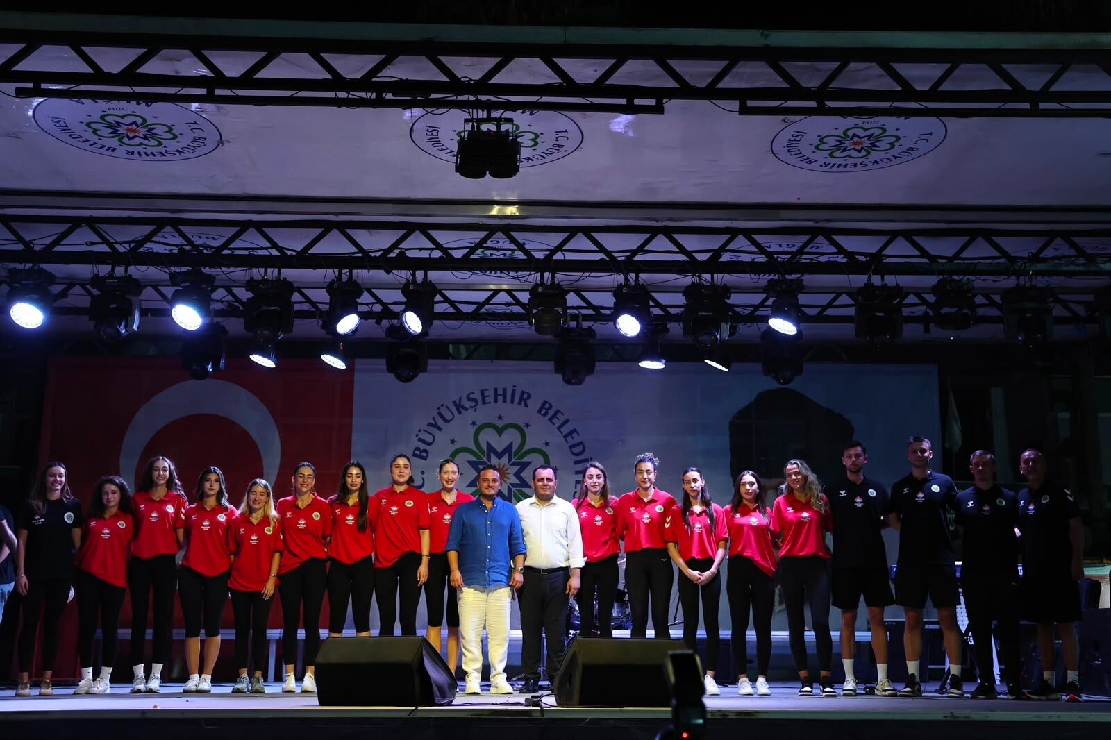 Kadin Voleybol Takimi’nin Yeni̇ Sezon Lansmani Gerçekleşti̇ri̇ldi̇ (2)