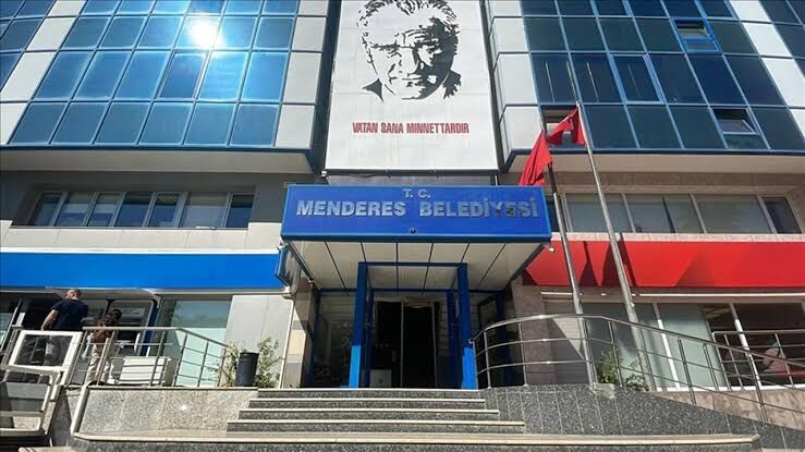 Menderes Belediyesine Operasyon.jpg